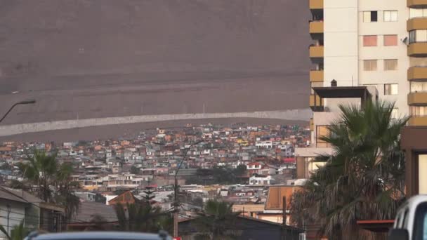 Pejzaż Miasta Iquique Ogromną Wydmą Północnym Chile Skraju Pustyni Atacama — Wideo stockowe