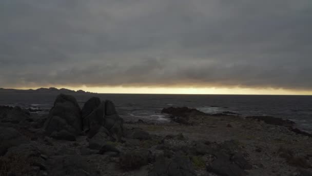 Şili Nin Atakama Çölündeki Pasifik Okyanusu Nun Kayalık Kıyı Şeridinde — Stok video