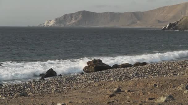 Slow Motion Waves Crushing Ashore Pacific Coastline Atacama Desert Chile — Stock Video