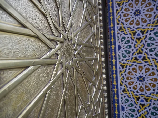 Κλείσιμο Του Διακοσμητικού Μοτίβου Αραβικό Στυλ Σχεδιασμού Των Χρυσών Θυρών — Φωτογραφία Αρχείου