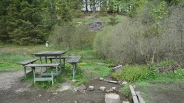 Ilsequelle, Almanya 'nın Rothaargebierge dağlarındaki Ilse nehrinin kaynağı. Kutsal, kutsal ve iyileştirici bir gücü olduğu biliniyor..