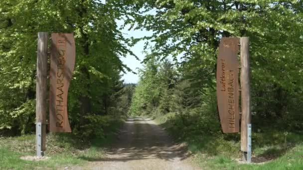Signpost Rothaarsteig Hiking Trail Sauerland Siegerland Close Hilchenbach Germany — Stock Video