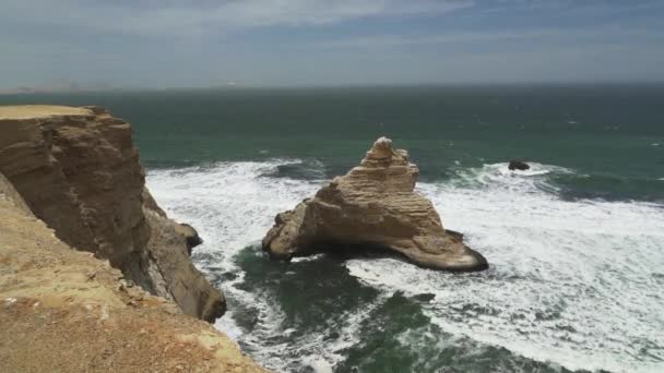 Волны Сокрушающие Берег Национальном Парке Паракас Перу Расположенном Краю Прибрежной — стоковое видео