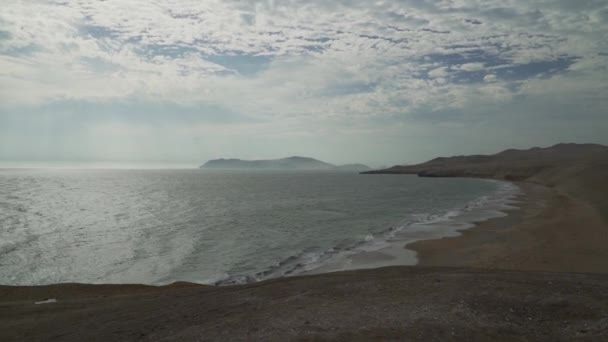Vlny Drtí Břeh Národním Parku Paracas Peru Který Nachází Okraji — Stock video