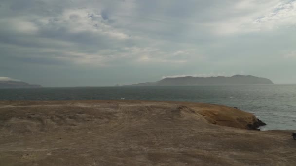 Vlny Drtí Břeh Národním Parku Paracas Peru Který Nachází Okraji — Stock video