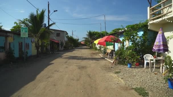 Ulice Ayampe Małej Wioski Rybackiej Tropikalnym Wybrzeżu Pacyfiku Ekwadorze — Wideo stockowe