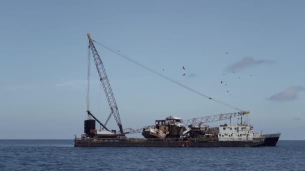 Lassított Felvétel Egy Hajóról Amely Csendes Óceán Kék Vizén Hajózik — Stock videók