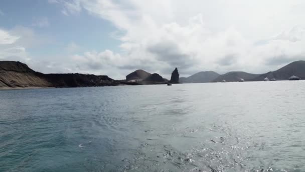 ガラパゴス諸島のバルトローム島の火山の風景の鋭い崖 エクアドル — ストック動画