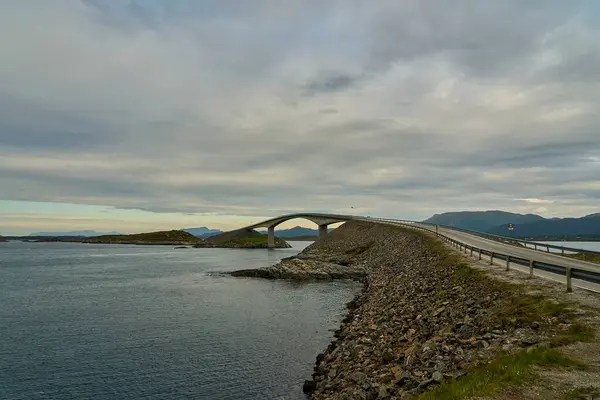 Ponte Popular Longo Famosa Estrada Atlântica Noruega Longo Costa Acidentada — Fotografia de Stock