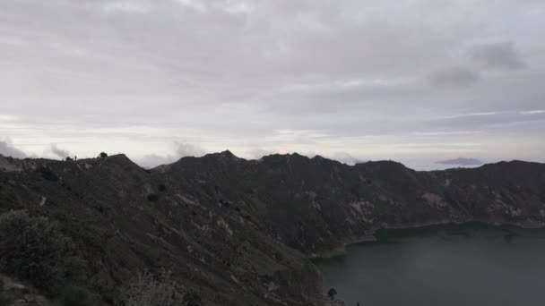 Laguna Quilotoa Lago Cráter Lleno Agua Volcán Más Occidental Los — Vídeos de Stock