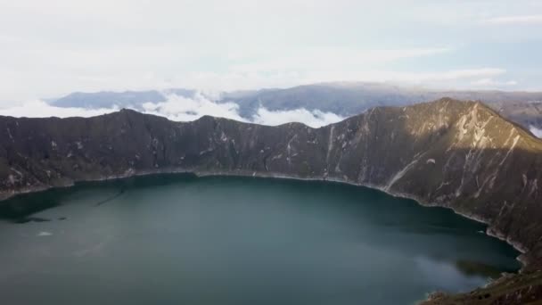 Лагуна Quilotoa Quilotoa Петли Горах Andes Эквадора Изумрудно Зеленое Озеро — стоковое видео