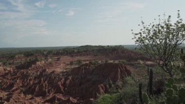 Kolombiya, Güney Amerika 'daki Tatacoa Çölü' nün ağır toprak erozyonu.