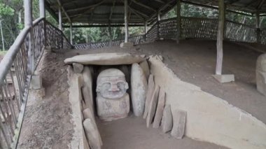 San Agustin, Kolombiya - 04 06 2019: San Agustin Kolombiya 'da popüler bir seyahat merkezidir ve Kolombiya öncesi megalitik taş heykelleri ile arkeoloji parkı olarak bilinir..