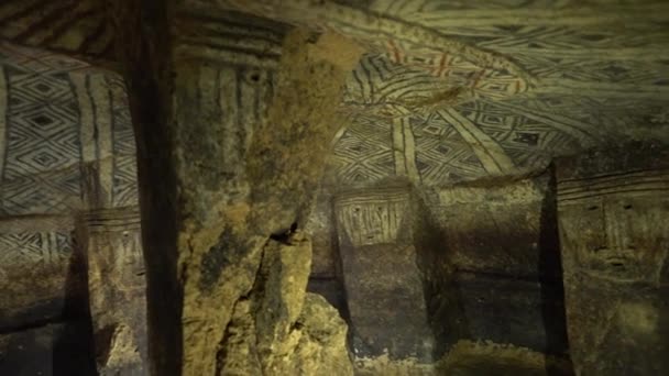 哥伦比亚考卡 2019年8月4日 Tierradentro国家考古公园 其墓葬为哥伦比亚前哥伦比亚的一种古老文化 用红色 黑色和白色的几何图案 人形图案和人形图案描绘 — 图库视频影像