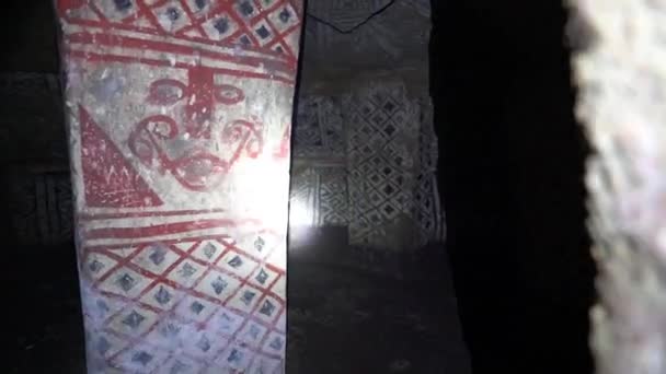 哥伦比亚考卡 2019年8月4日 Tierradentro国家考古公园 其墓葬为哥伦比亚前哥伦比亚的一种古老文化 用红色 黑色和白色的几何图案 人形图案和人形图案描绘 — 图库视频影像