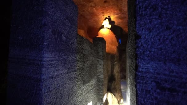 Zipaquira 콜롬비아 2019 Zipaquira의 카톨릭 대성당은 광산의 터널에 지어졌으며 다채로운 — 비디오