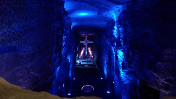 Zipaquira 콜롬비아 2019 Zipaquira의 카톨릭 대성당의 십자가는 광산의 터널에 지어졌으며 — 비디오