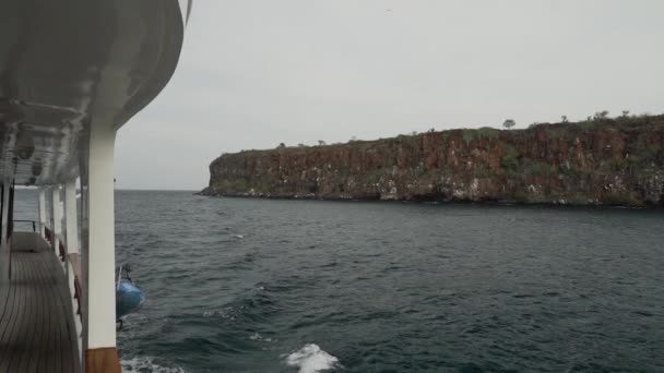 Small Private Cruise Ship Cruising Rugged Coastline Espanola Island Archipelago — Stock Video