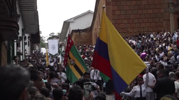 Barichara Kolumbien 2019 Menschen Traditioneller Kleidung Bei Einer Prozession Während — Stockvideo