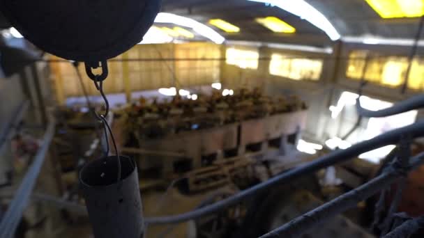 Těžké Stroje Důlního Průmyslu Zařízení Pro Zpracování Stříbrné Rudy Blízkosti — Stock video