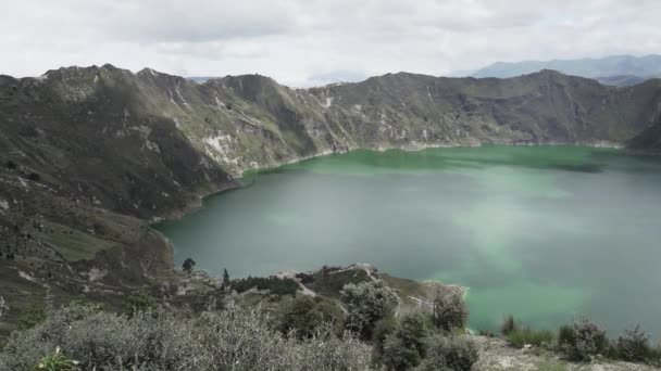 Aérea Laguna Quilotoa Bucle Quilotoa Las Montañas Andes Ecuador Lago — Vídeo de stock