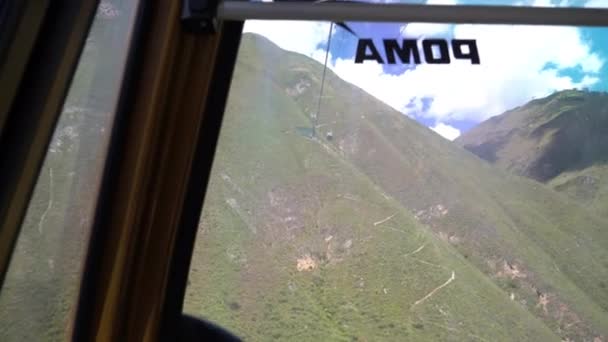 Kuelap Peru 2019 Kabelbaan Een Diepe Kloof Andes Bergen Die — Stockvideo
