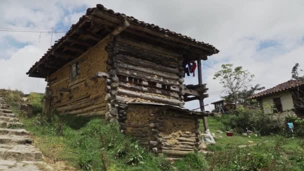 Реваш Перу 2019 Небольшая Деревня Рядом Историческим Археологическим Памятником Могил — стоковое видео