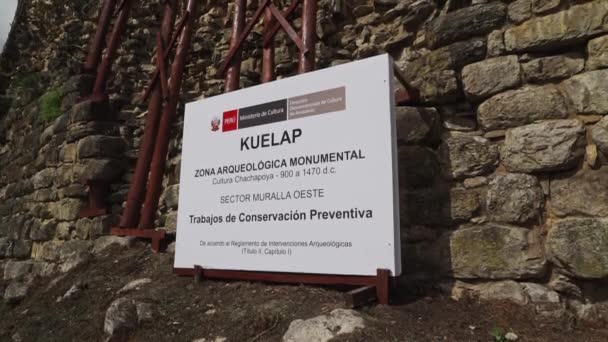 クエラップ ペルー 2019 古い失われた都市クエラップの歴史的考古学的遺跡 パーラスアンデス山脈の高地の高地に古代と先住民インカの定住 — ストック動画