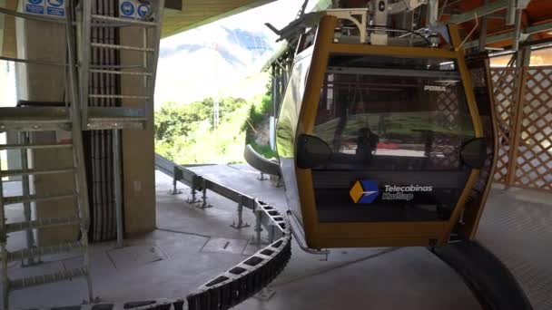 Kuelap Peru 2019 Kereta Kabel Atas Jurang Yang Dalam Pegunungan — Stok Video