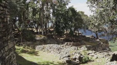 Kuelap, Peru - 06 01 2019: Eski kayıp şehir Kuelap 'ın tarihi arkeolojik alanı, Perus And Dağları' nın yüksek rakımlarında antik ve yerli İnka 'nın bir yerleşimi.