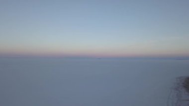 Salar de Uyuni tuzlu gölünün havadan çekilmiş görüntüsü Pescado adası, balık adası, dünyanın en büyük tuz dairesi Bolivya And Dağları 'nın yüksek irtifasında..