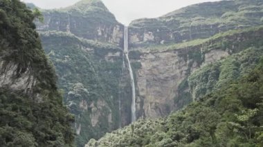 Gocta Kataraktı (Catarata del Gocta), Amazon 'un Bongara eyaletinde yer alan ve dünyanın en yüksek üçüncü su akıntısı olan Perus Şelalesi.