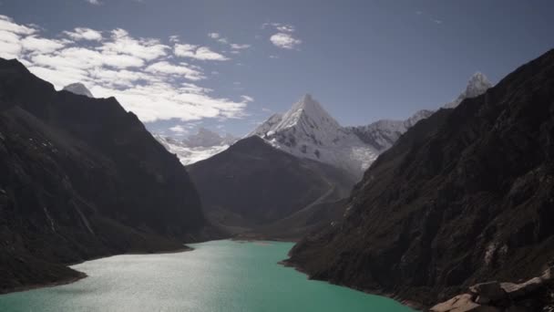 Geleira Coberta Gelo Uma Montanha Forma Pirâmide Lagoa Laguna Paron — Vídeo de Stock