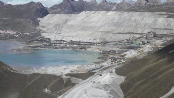 Důl Vysokohorské Krajině Andesských Hor Peru Výhledem Jezero Terasy Vykopávek — Stock video
