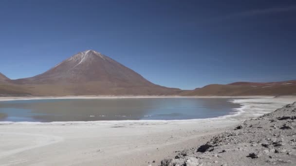 Laguna Verde Blanca Paisaje Árido Cerca Del Volcán Licancabur Gran — Vídeos de Stock