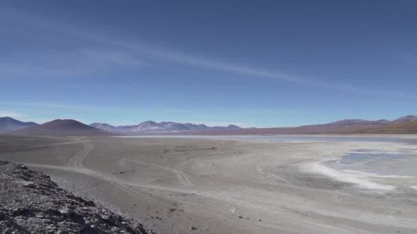 Laguna Verde Blanca Arid Landscape Volcano Licancabur High Altitude Altiplano — Stock Video
