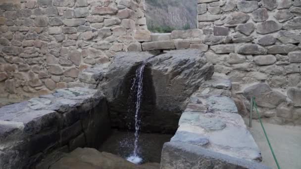 ペルーのオランタンテボ 2019 クスコ近郊のアンデス山脈の高地にあるウルバンバ川の聖谷に位置する古い要塞のインカの遺跡を持つオランタンテボの考古学的な場所 — ストック動画