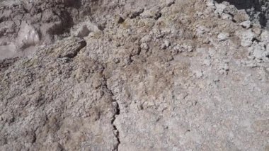 Bolivya 'daki Altiplano Andean Platosu' ndaki Sol de Manana gayzerlerinde fümerollü ve çamur çukurlu volkanik aktivite.