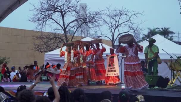 Cartagena Colombia 2019 Παραδοσιακό Χορευτικό Συγκρότημα Παραδοσιακή Ενδυμασία Κατά Διάρκεια — Αρχείο Βίντεο