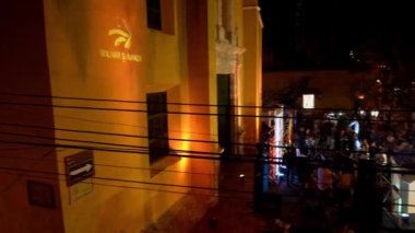 Cartagena, Kolombiya - 05 04 2019: Getsemani 'deki Plaza de la Trinidad' da düzenlenen festivalde canlı performans.