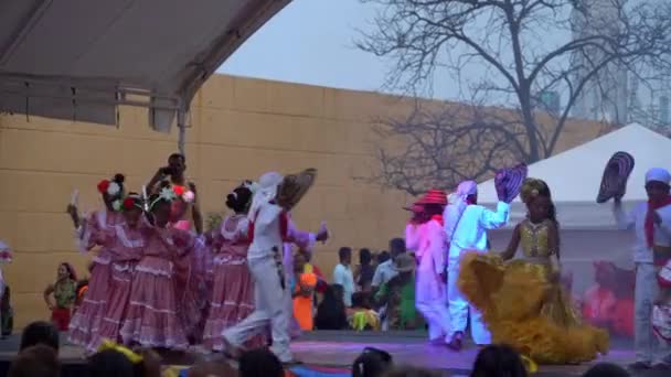 Cartagena Colombia 2019 Παραδοσιακό Χορευτικό Συγκρότημα Παραδοσιακή Ενδυμασία Κατά Διάρκεια — Αρχείο Βίντεο