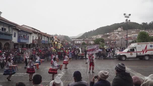 Cuzco Perú 2019 Indígenas Interpretan Danza Música Colorido Atuendo Carnaval — Vídeo de stock