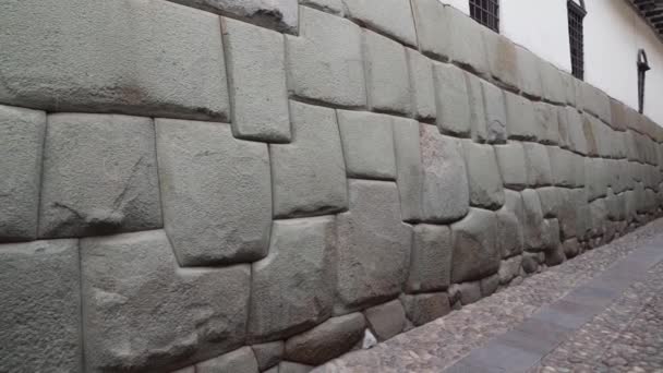 Куско Перу 2019 Piedra Los Doce Angulos Знаменитый Двенадцатигранник Двенадцатью — стоковое видео