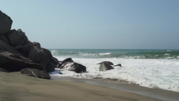 Ondas Esmagando Praia Areia Branca Perto Parque Nacional Tayrona Longo — Vídeo de Stock