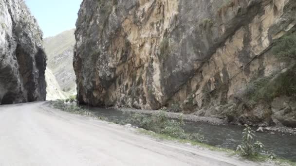 Straße Durch Eine Tiefe Schlucht Den Anden Perus Entlang Des — Stockvideo