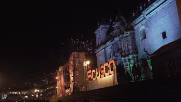 クスコ ペルー 2019 夜のクスコの歴史的な市内中心部でカーニバルや音楽フェスティバル — ストック動画