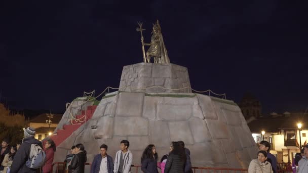 Cuzco Peru 2019 Pomnik Złotego Posągu Pachacutec Byłego Przywódcy Starożytnej — Wideo stockowe