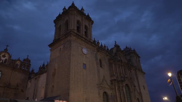 クスコ ペルー 2019 夜のクスコの歴史的な市内中心部でカーニバルや音楽フェスティバル — ストック動画