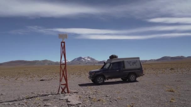 Struttura Metallo Telaio Spaziale Arancione Posto Confine Tra Cile Argentina — Video Stock