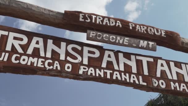 Træ Indgang Tegn Transpantaneira Grusvej Gennem Sumpene Pantanal Vådområder Mellem – Stock-video